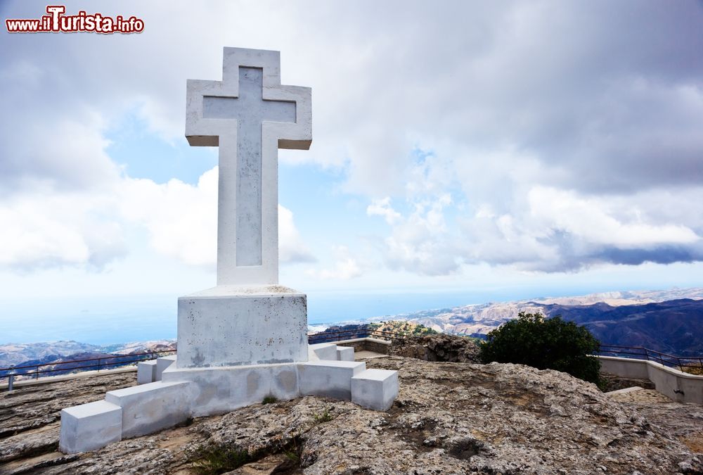 Immagine Croce Normanna al Castello di Bova in Calabria