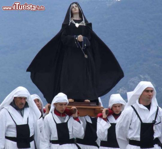 Immagine Processione de sas Chilcas, a Cuglieri la Madonna dei dolori - © Angelo Perria - Wikipedia