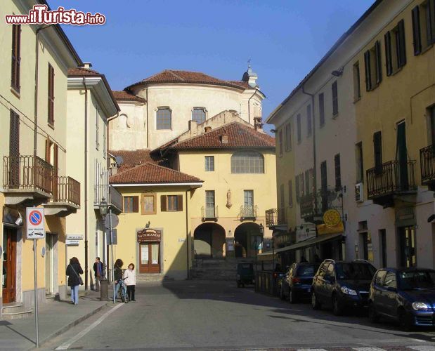 Immagine Il centro storico di Cumiana, la cittadina ai piedi delle Alpi Occidentali, non distante da Torino - © wikipedia