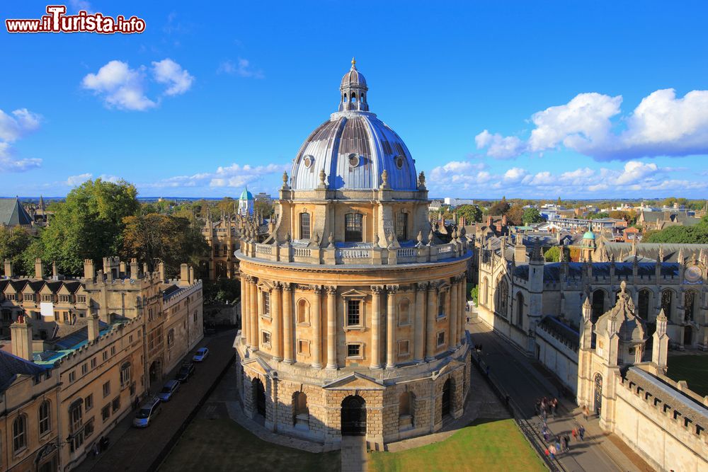 Immagine La cupola dell'All Souls College di Oxford, Inghilterra (UK), dalla cima della torre della chiesa di Santa Maria.