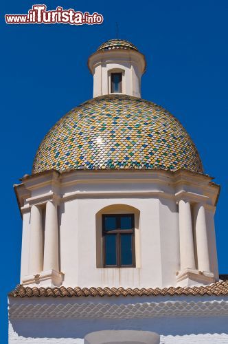 Immagine La cupola della Chiesa di Santa Maria della Pietà a San Severo, Puglia - si tratta di una piccola ma bellissima chiesa costruita nel 1700 e dichiarata recentemente monumento nazionale. Al suo interno si trovano diverse statue di grande pregio, dipinti barocchi e ricche decorazioni.  - © Mi.Ti. / Shutterstock.com