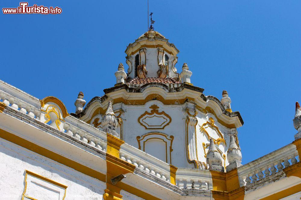 Immagine La cupola di Nossa Senhora de Aires, luogo di pellegrinaggio mariano a Viana do Alentejo (Portogallo) - © Joaquin Ossorio Castillo / Shutterstock.com