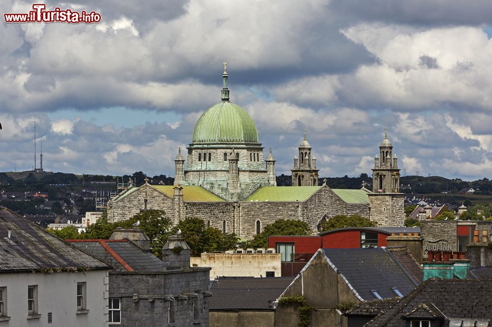 Immagine La cupola verde della cattedrale di Nostra Singora Assunta in Cielo e San Nicola a Galway, Irlanda.