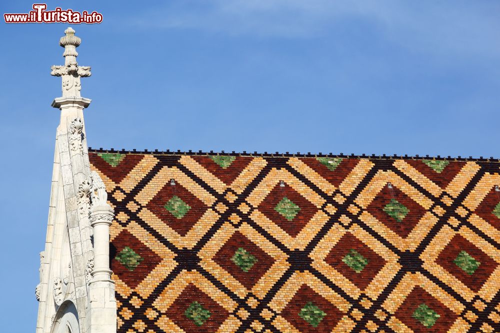 Immagine Decorazione del tetto del monastero reale di Brou, Bourg en Bresse, Francia. Il complesso fu fatto costruire da Margherita d'Austria, nipote di Carlo il Temerario, in memoria dell'amato defunto Filiberto di Savoia.