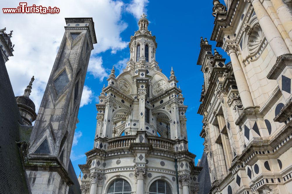 Immagine Un'immagine delle decorazioni e delle guglie dello Chateau de Chambord, il più grande e visitato tra i Castelli della Loira (Francia).