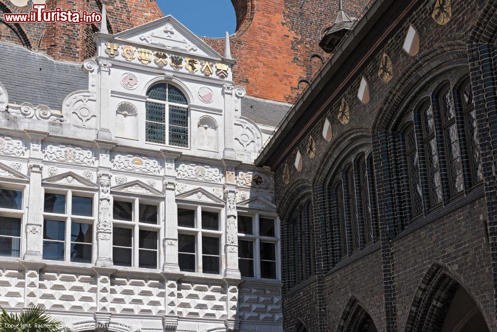 Immagine Decorazioni del Municipio a Markttwiete a Lubecca, Germania - © Rainer Lesniewski / Shutterstock.com