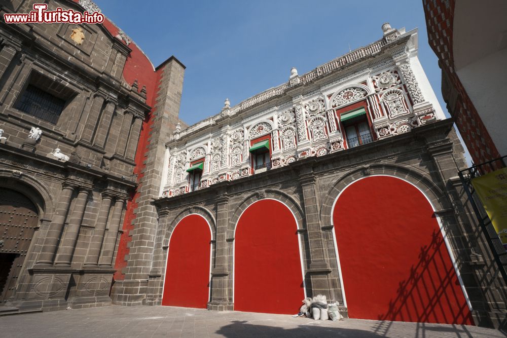 Immagine Decorazioni scultoree della chiesa di San Domenico a Puebla (Messico).
