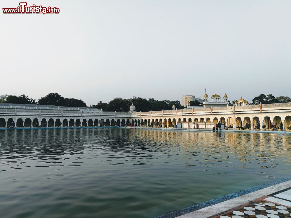 Immagine Delhi, India: il tempio Sikh di Gurudwara