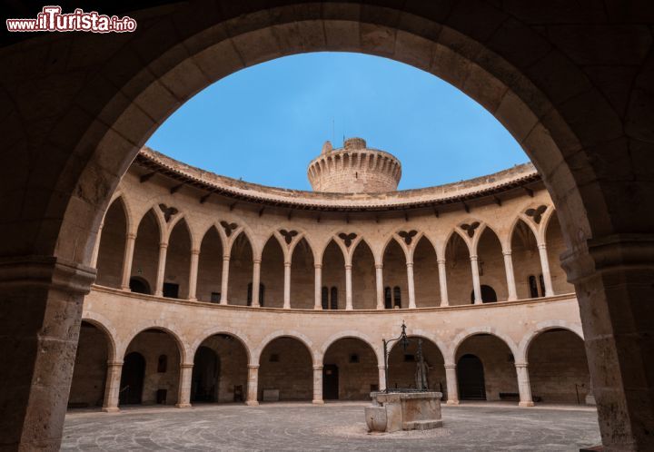 Immagine Dentro al Castel Bellver di Palma di Maiorca, isole Baleari