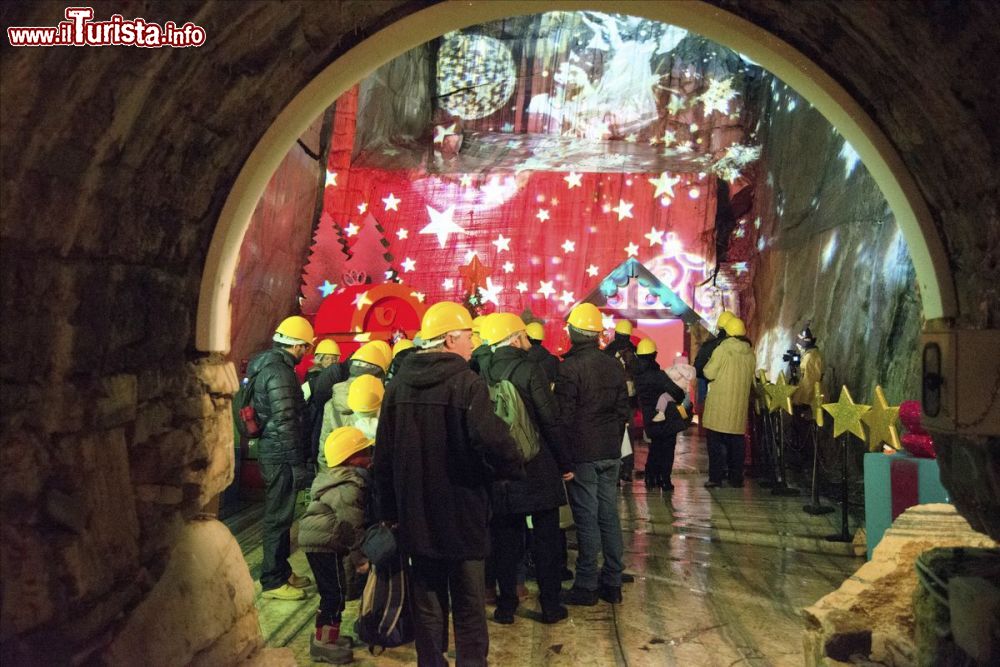 Immagine Dentro alla cava di Ornavasso: qui viene allestita la Grotta di Babbo Natale © www.grottadibabbonatale.it