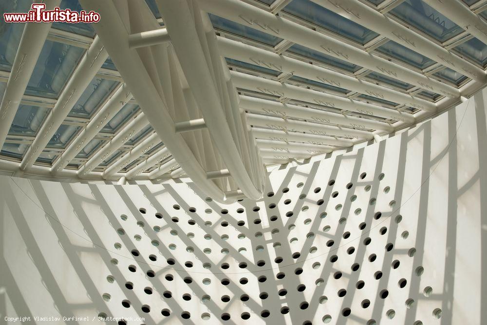 Immagine Dettagli architettonici del museo MOMA di San Francisco, California (USA). Situato nella zona di Yerba Buena, è il più grande museo di arte moderna della città californiana - © Vladislav Gurfinkel / Shutterstock.com