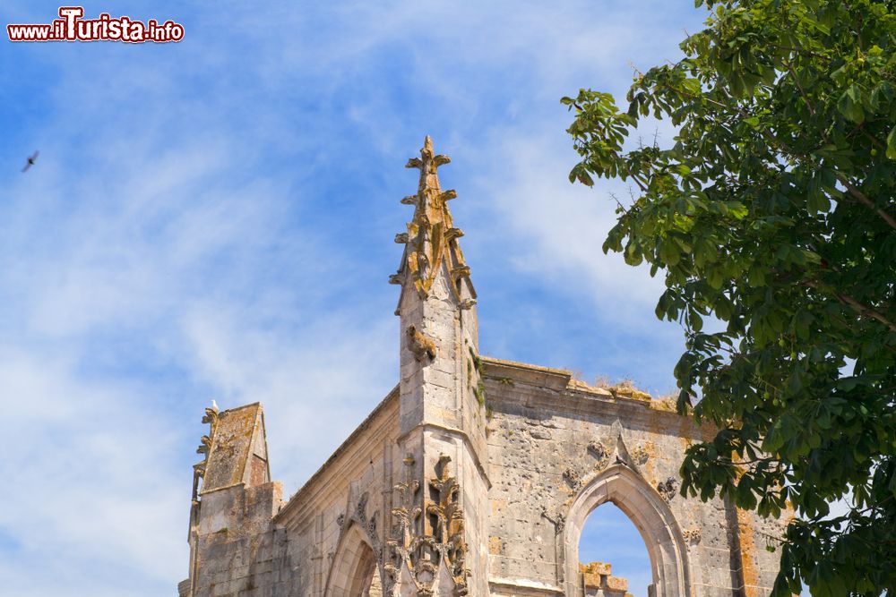 Immagine Dettagli architettonici della chiesa di Saint Martin a Saint-Martin-de-Re, Francia.