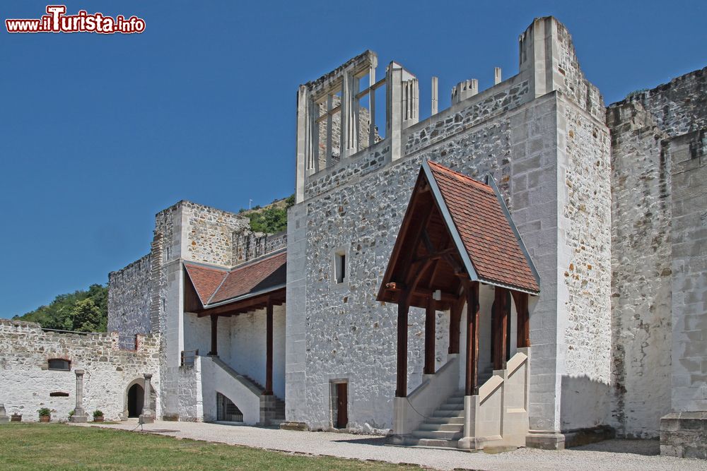 Immagine Dettagli architettonici di un vecchio castello nella città di Visegrad, Bosnia e Erzegovina.