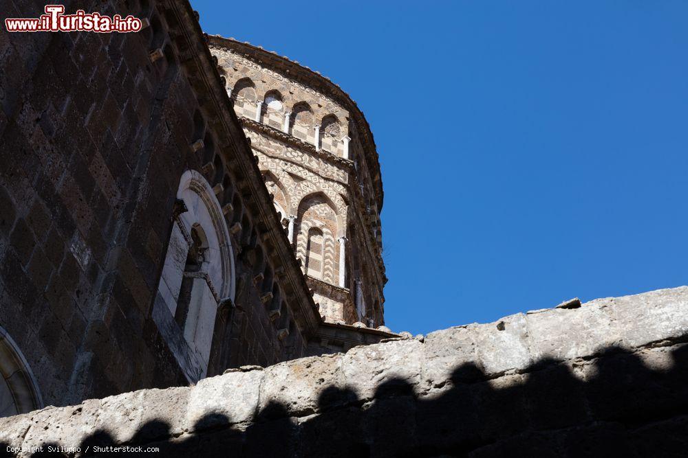 Immagine Dettagli architettonici nel centro storico di Caserta Vecchia, Campania, Italia - © Sviluppo / Shutterstock.com