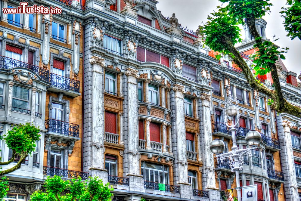 Immagine Dettagli architettonici nel centro storico di San Sebastian, Paesi Baschi, Spagna.