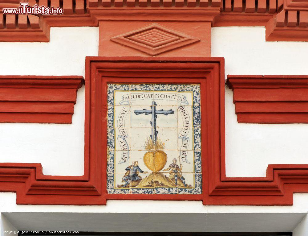 Immagine Dettagli del Convento della Carità a Carmona, Spagna.  - © joserpizarro / Shutterstock.com