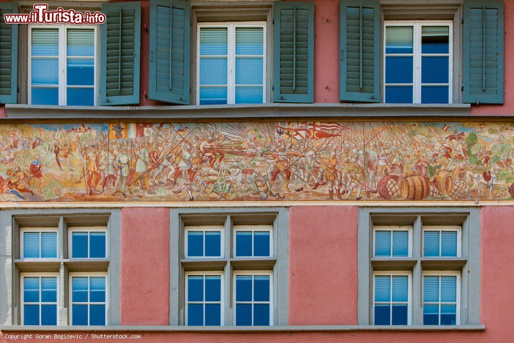 Immagine Dettagli della facciata di un palazzo a Rapperswil-Jona, Svizzera. Siamo sulle sponde del lago di Zurigo - © Goran Bogicevic / Shutterstock.com