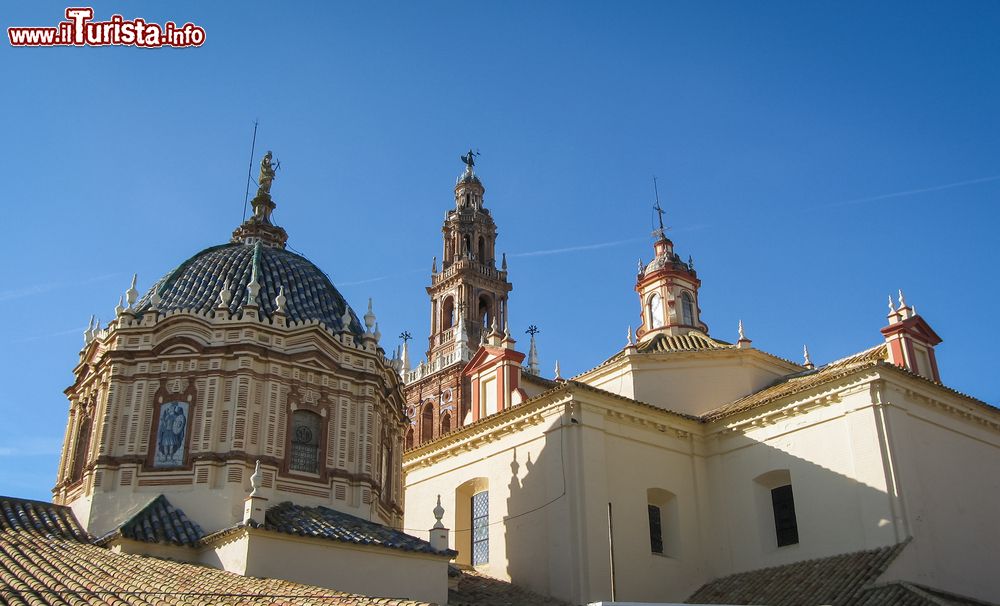 Immagine Dettagli di architettura religiosa nella città di Carmona, Andalusia, Spagna.