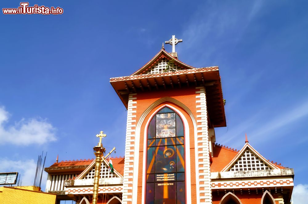 Immagine Dettaglio architettonico della basilica di Santa Maria della Pace a Trivandrum, Kerala, India.