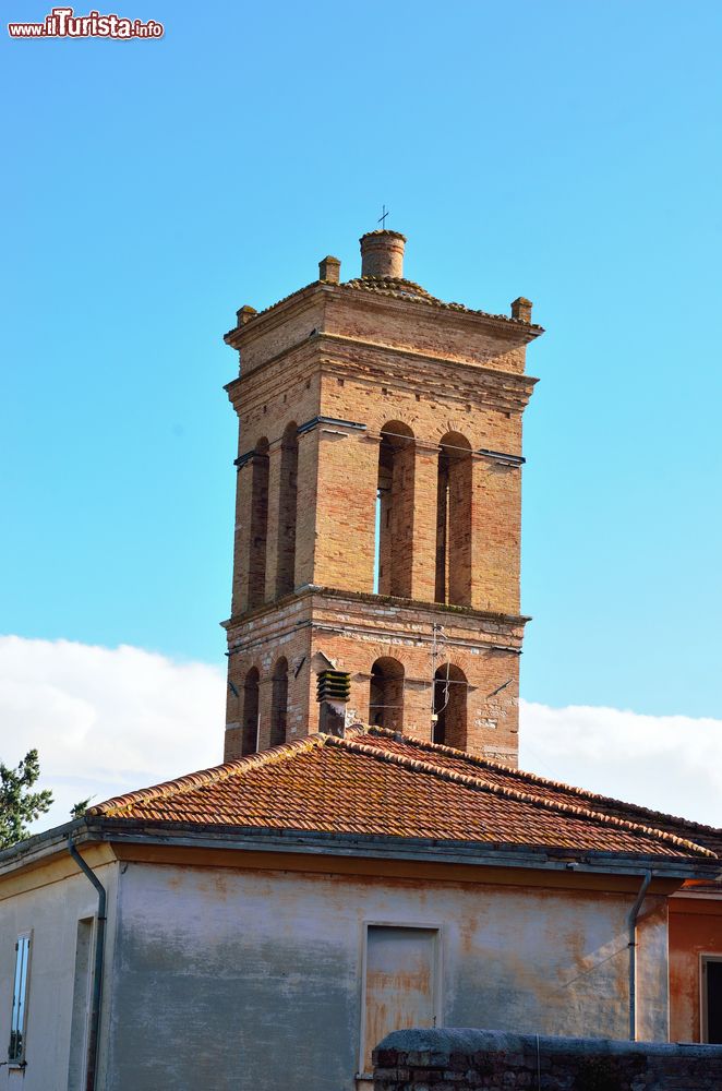 Immagine Dettaglio architettonico del campanile di Spello, Umbria.