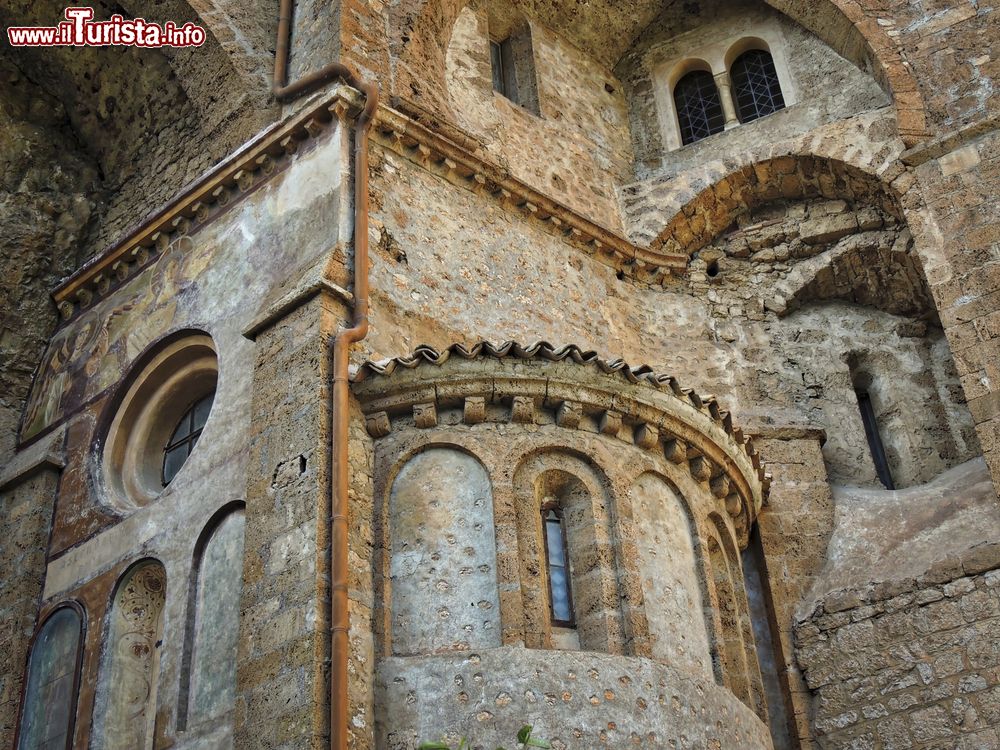 Immagine Un dettaglio architettonico del monastero di San Benedetto a Subiaco, provincia di Viterbo, Lazio.