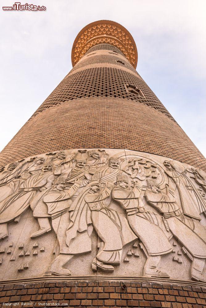 Immagine Un dettaglio architettonico dell'International Grand Bazaar di Urumqi, Cina. Splendido mix fra cultura islamica, commercio etnico, turismo e divertimenti, questo bazar è uno dei luoghi più famosi di Urumqi e della regione di Xinjiang. E' stato aperto al pubblico nel 2003 - © Rat007 / Shutterstock.com