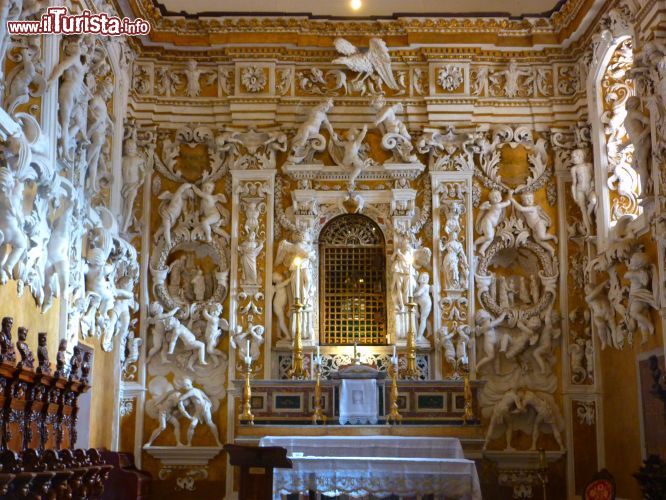 Immagine Dettaglio della cappella barocca all'interno del castello dei Ventimiglia a Castelbuono - © Monica Mereu