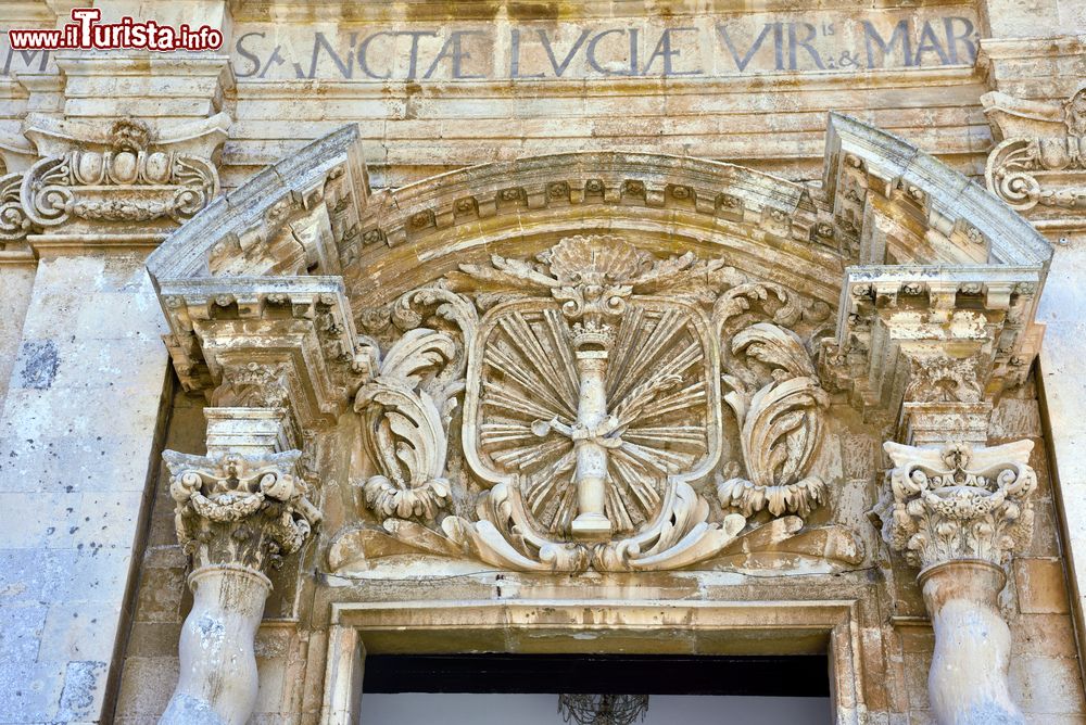 Immagine Dettaglio decorativo della chiesa di Santa Lucia alla Badia a Siracusa, Sicilia.
