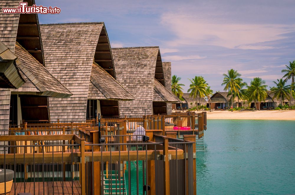 Immagine Dettaglio dei bungalow in un resort di Viti Levu, Figi.