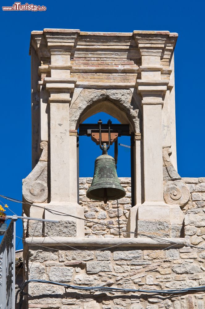 Immagine Dettaglio della campana della Chiesa dell'Annunziata in centro a Pietramontecorvino