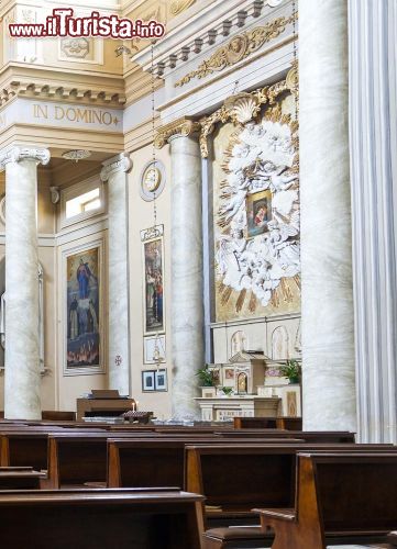 Immagine Un dettaglio della chiesa della Confraternita dei Battuti a Dogliani - © Steve Sidepiece / Shutterstock.com