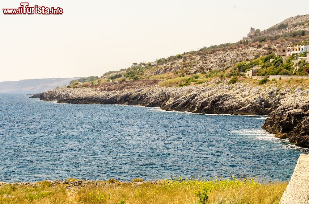 Immagine Dettaglio della costa alta di Marina di Andrano in Puglia