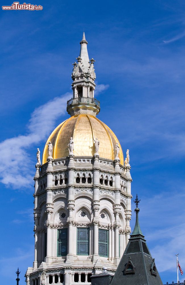 Immagine Dettaglio della cupola dorata del Campidoglio a Hartford, Connecticut (USA).