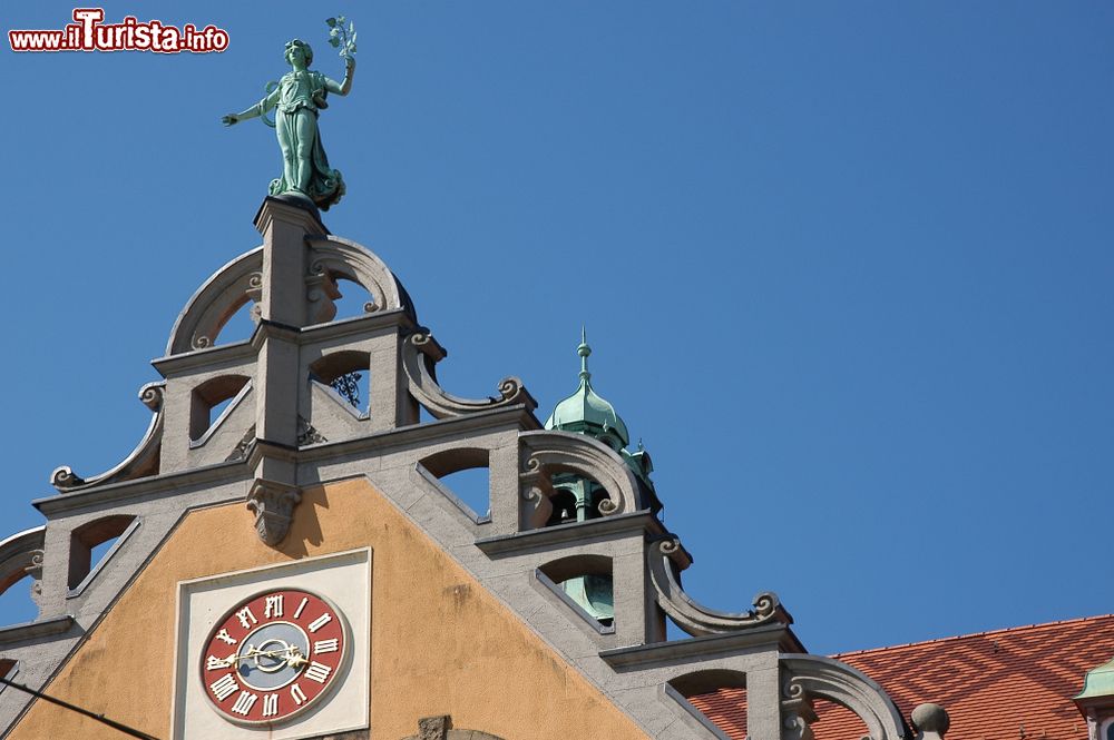 Immagine Dettaglio della decorazione della stazione ferroviaria di Lindau, Germania.