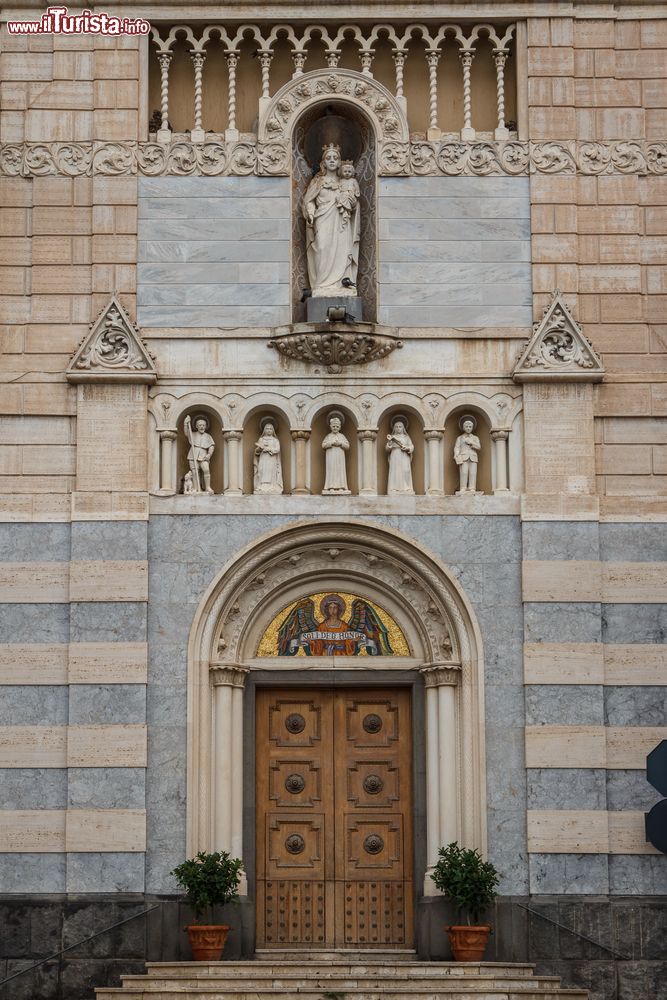 Immagine Dettaglio della facciata della chiesa di Santa Caterina a Adrano, Sicilia.