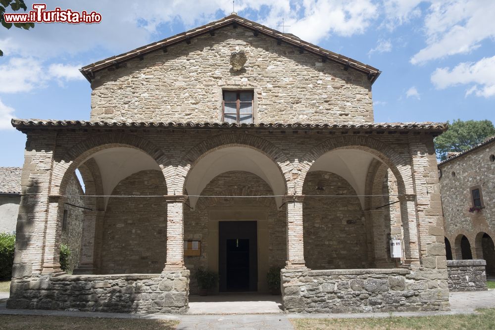 Immagine Dettaglio della Pieve di San Giovanni Battista la chiesa più importante di Carpegna nel Montefeltro
