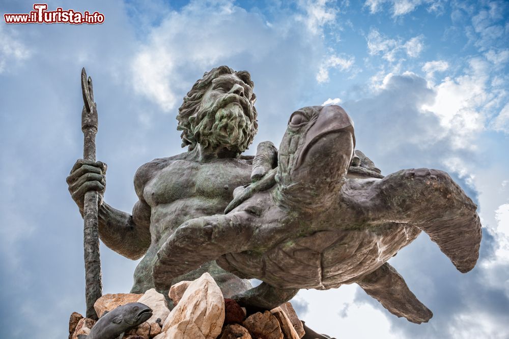 Immagine Dettaglio della scultura di Nettuno a Virginia Beach, Virginia, USA.