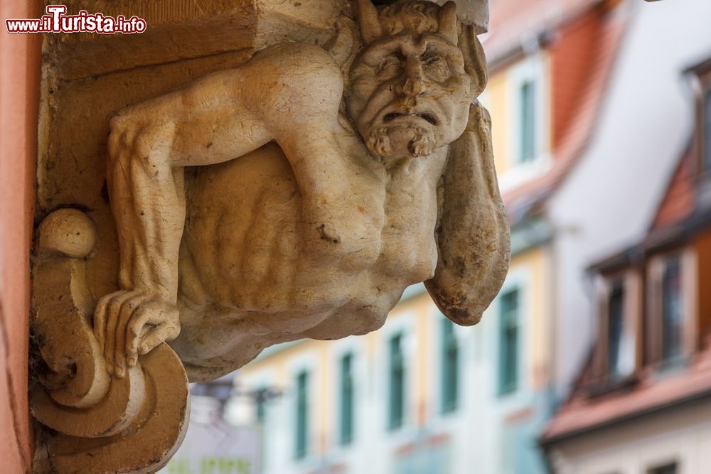 Immagine Dettaglio della scultura di un palazzo nel centro di Pirna, Germania.