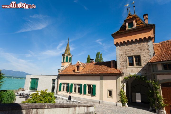 Immagine Dettaglio di un elegante palazzo storico ad Oberhofen am Thunersee, nei pressi di Berna, in Svizzera - © 156075866 / Shutterstock.com