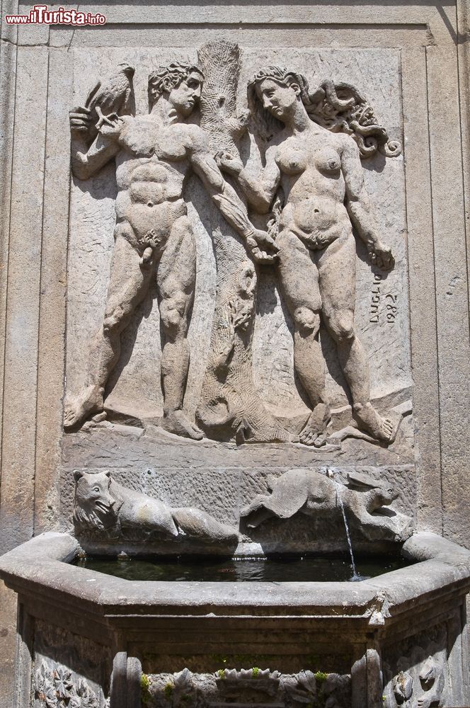 Immagine Dettaglio di una fontana monumentale nel centro di Soriano nel Cimino, Lazio.