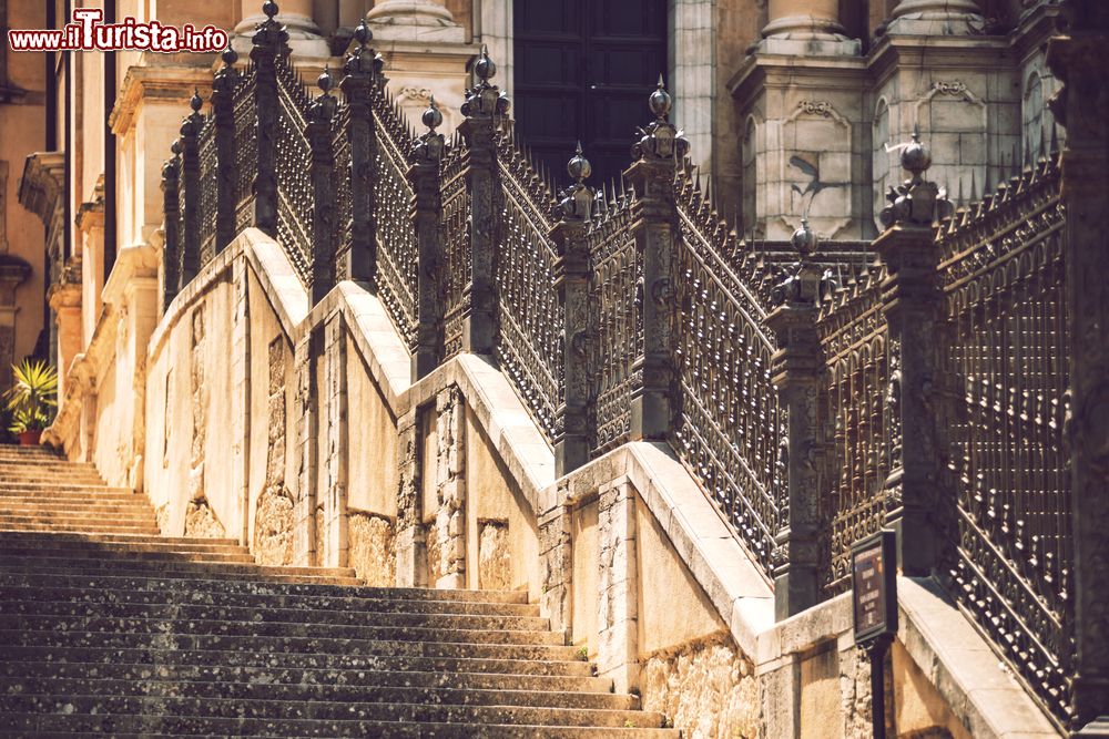 Immagine Dettaglio di una scalinata a Ragusa, Italia. In questa bella città siciliana sono custodite importanti testimonianze artistiche fra cui chiese e palazzi settecenteschi.