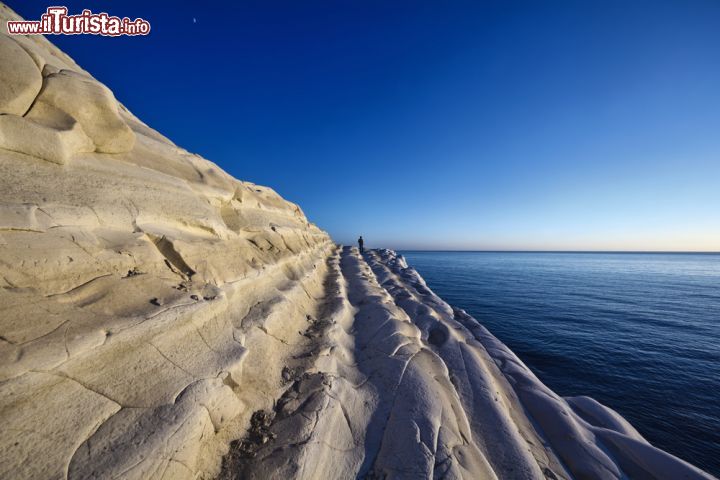 Immagine Dettaglio gradini roccia Scala dei Turchi Realmonte - © Angelo Giampiccolo / Shutterstock.com