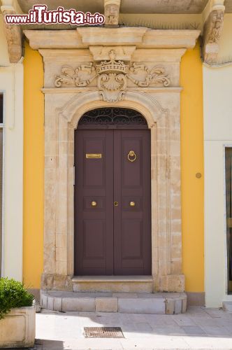 Immagine Il dettaglio dell'ingresso di un palazzo signorile a Montescaglioso - © Mi.Ti. / Shutterstock.com