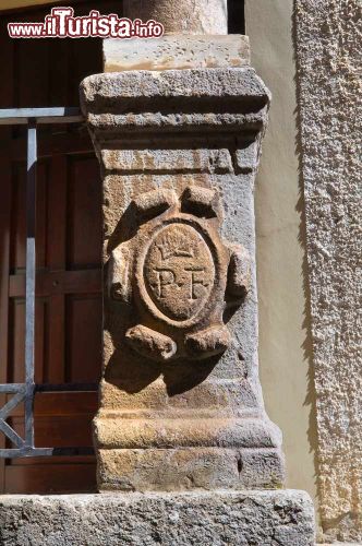 Immagine Dettaglio di un antico palazzo nel centro storico di Satriano di Lucania, Basilicata - © Mi.Ti. / Shutterstock.com