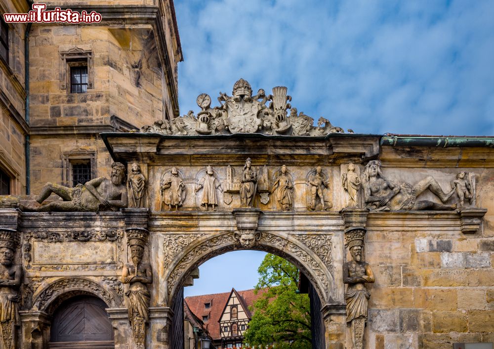 Immagine Dettaglio scultoreo di una porta della cattedrale di Bamberga, Germania.