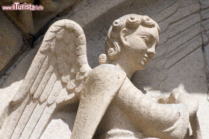 Immagine Dettaglio di una scultura esterna della cattedrale di Dinan (o Basilique de Saint-Sauveur), in Bretagna. - © Claudio Giovanni Colombo / Shutterstock.com