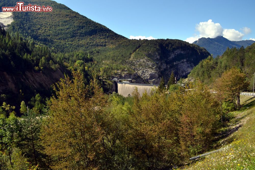 Immagine La Diga del Vajont fotografata dal versante friulano