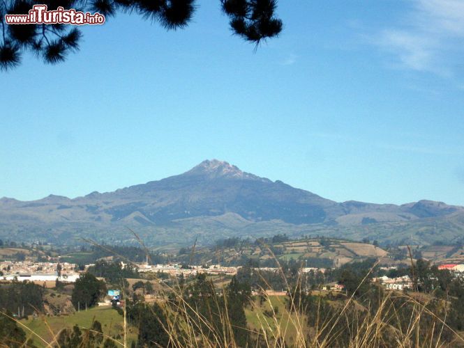 Immagine Dintorni di Ipiales: il vulcano Chiles è uno dei tanti vulcani che dominano il territorio del dipartimeno di Nariño, nella parte occidentale della Colombia.