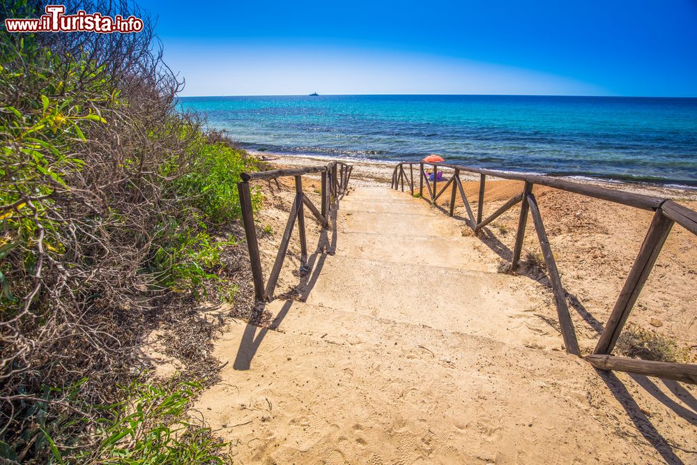 Immagine Discesa in spiaggia a Santa Margherita di Pula in Sardegna