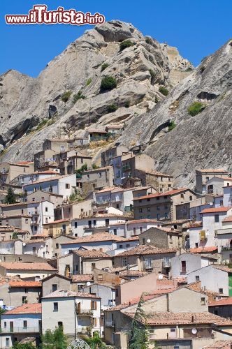 Immagine Le Dolomiti Lucane interessano il territorio del borgo di Pietrapertosa in basilicata © Mi.Ti. / Shutterstock.com